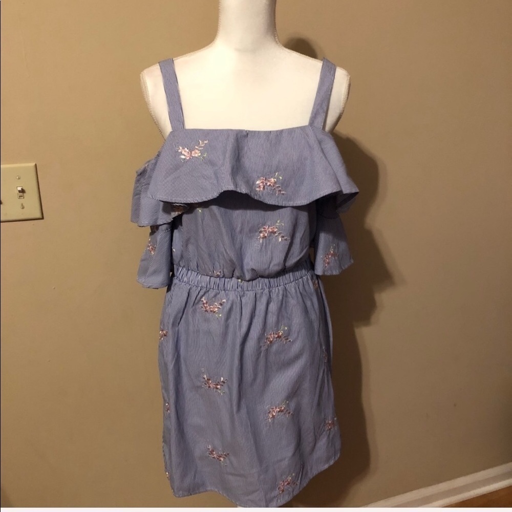 Romeo & Juliet Couture Cold Shoulder Dress - Picture 3 of 7